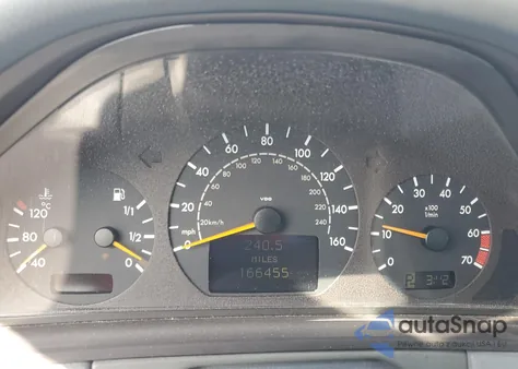 2002 Mercedes-Benz E 320 from USA, damaged, VIN WDBJF65J22B494049